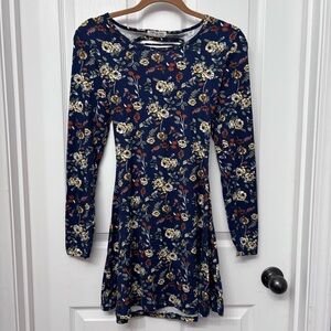 Navy Floral Lace-Up Back Dress | Full Circle Trends M